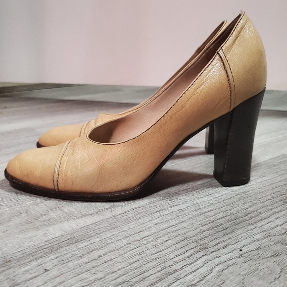 ♥️ 2/$25 Vintage Fortuna Valentino Yellow Leather Heels size 5.5 - Picture 1 of 6